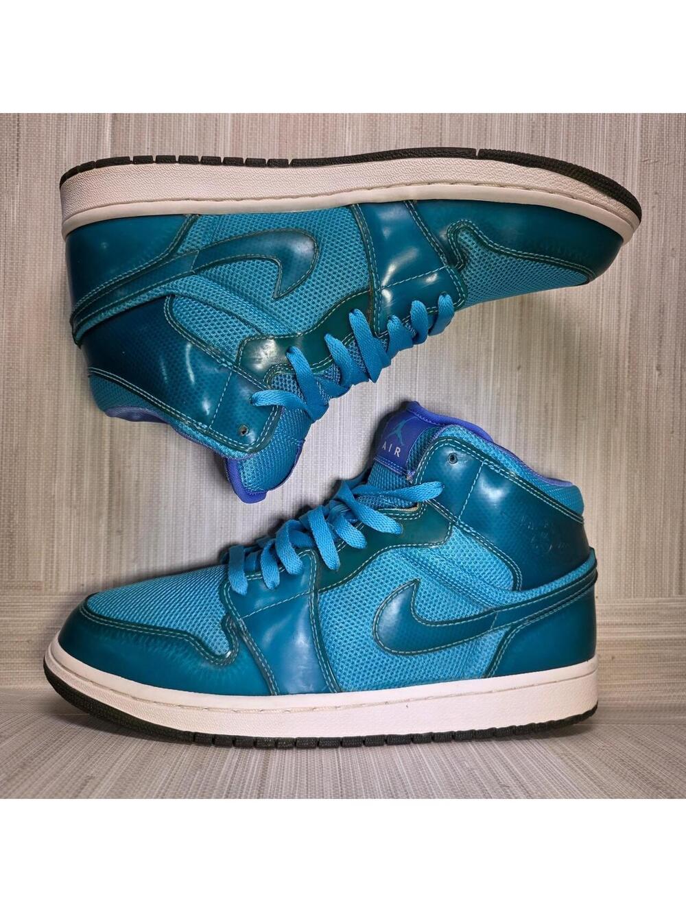 Nike Air Jordan 1 Mid SE blue trainers